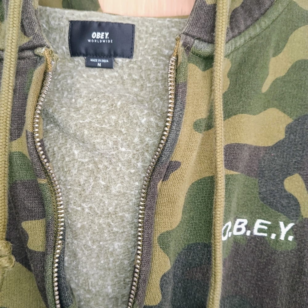 Obey Men's Medium Green Camo Drawstring Hoodie - Picture 3 of 4